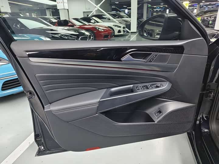 Фото 5 - Volkswagen Passat