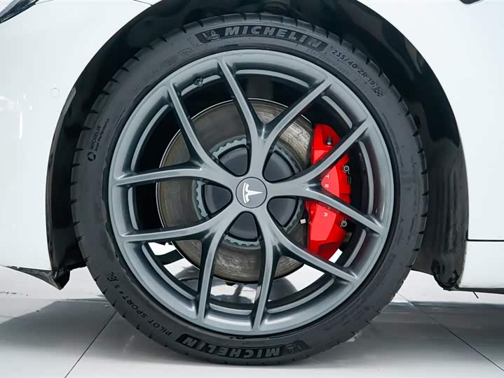 Фото 3 - Tesla Model 3