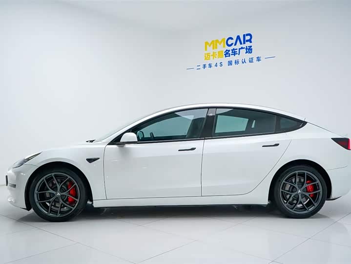 Фото 4 - Tesla Model 3