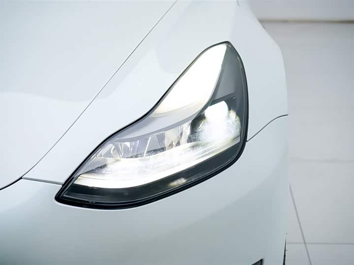 Фото 7 - Tesla Model 3