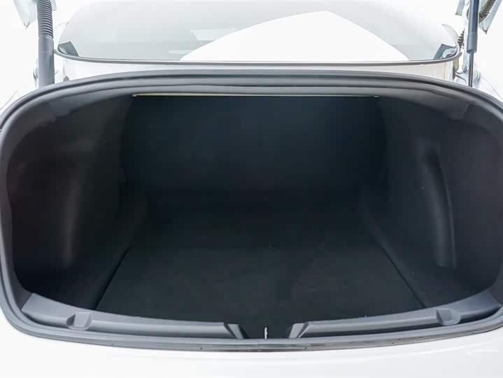 Фото 8 - Tesla Model 3