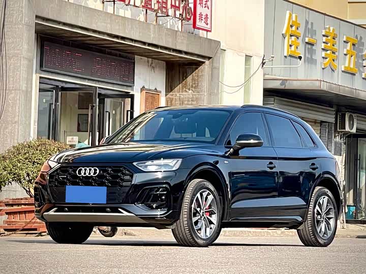 Фото 1 - Audi Q5L