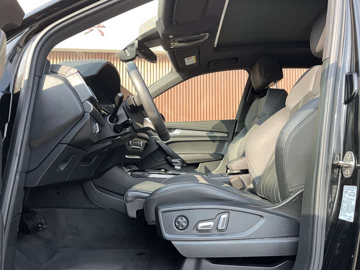 Фото 4 - Audi Q5L