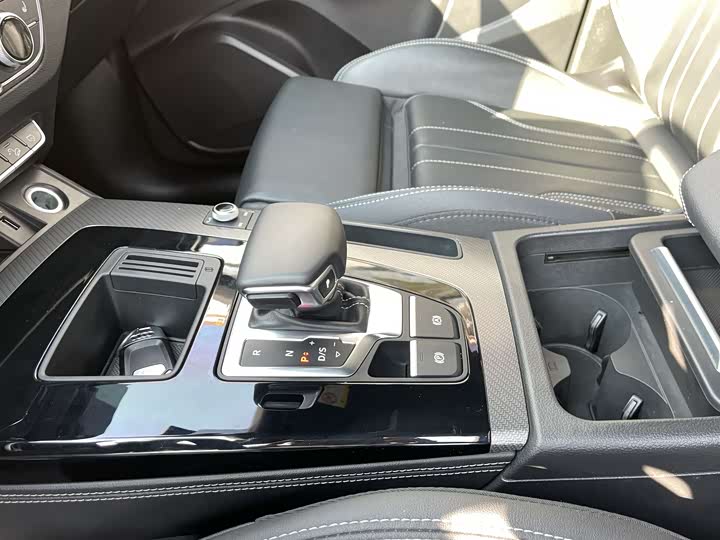 Фото 6 - Audi Q5L