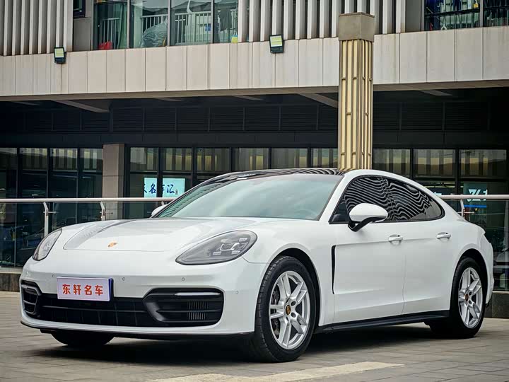 Фото 1 - Porsche Panamera