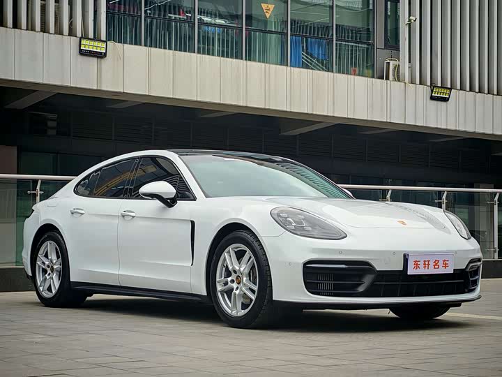 Фото 2 - Porsche Panamera