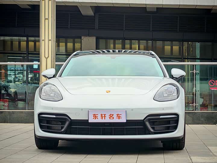 Фото 3 - Porsche Panamera