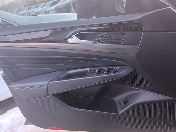 Фото 7 - Volkswagen Passat