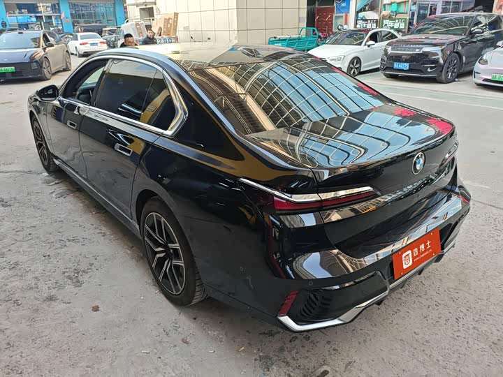 Фото 3 - BMW 7 Series