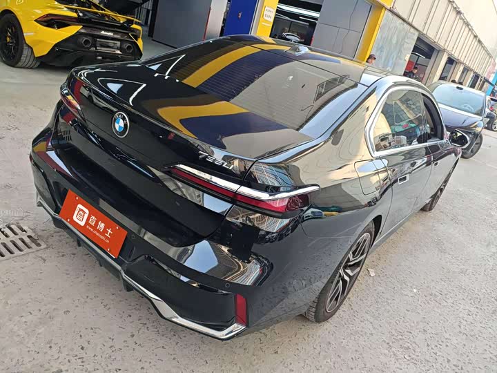 Фото 4 - BMW 7 Series