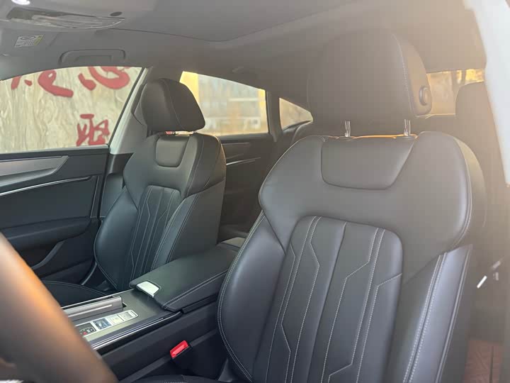 Фото 8 - Audi A7