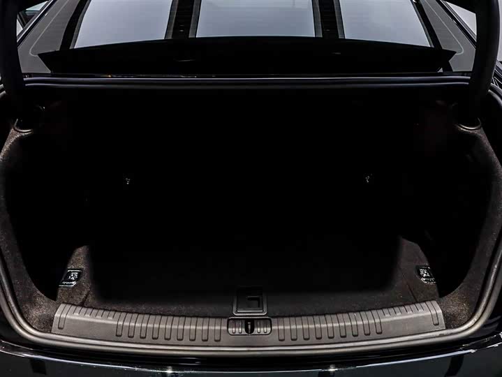 Фото 6 - Audi A6L