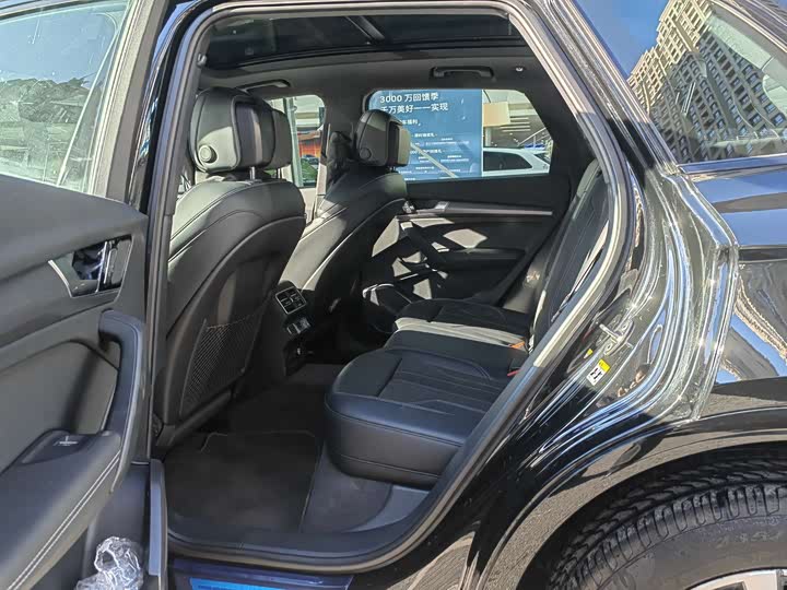 Фото 6 - Audi Q5L