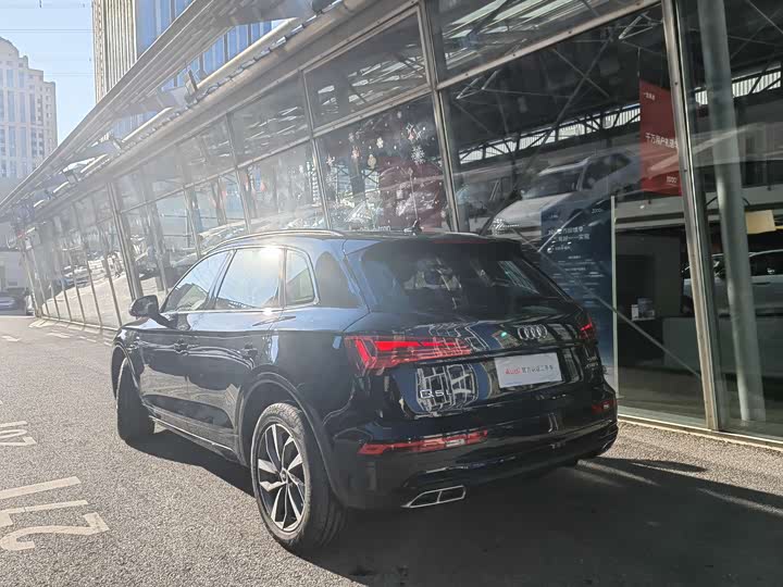 Фото 8 - Audi Q5L