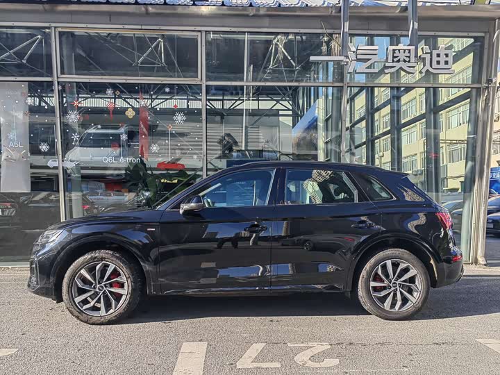 Фото 9 - Audi Q5L