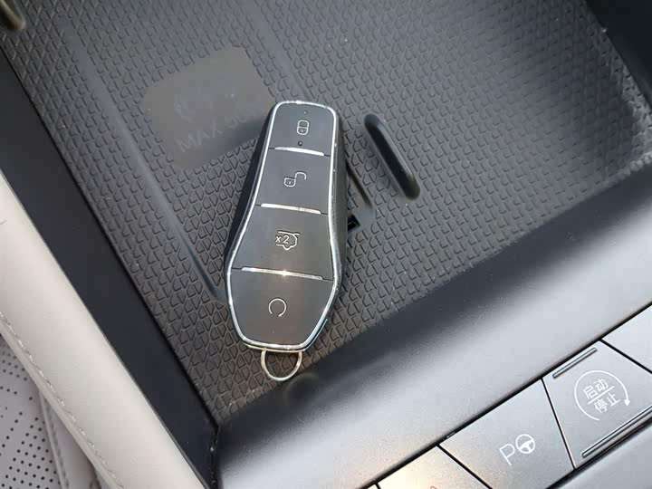 Фото 9 - BYD Yuan Up