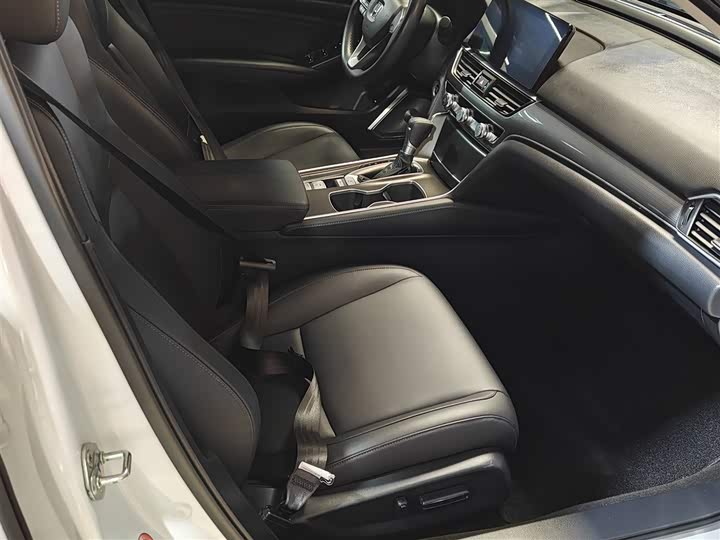 Фото 3 - Honda Accord