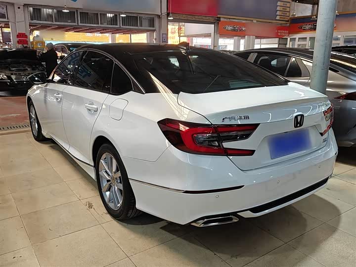 Фото 9 - Honda Accord