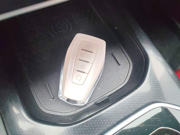 Фото 9 - Geely Icon