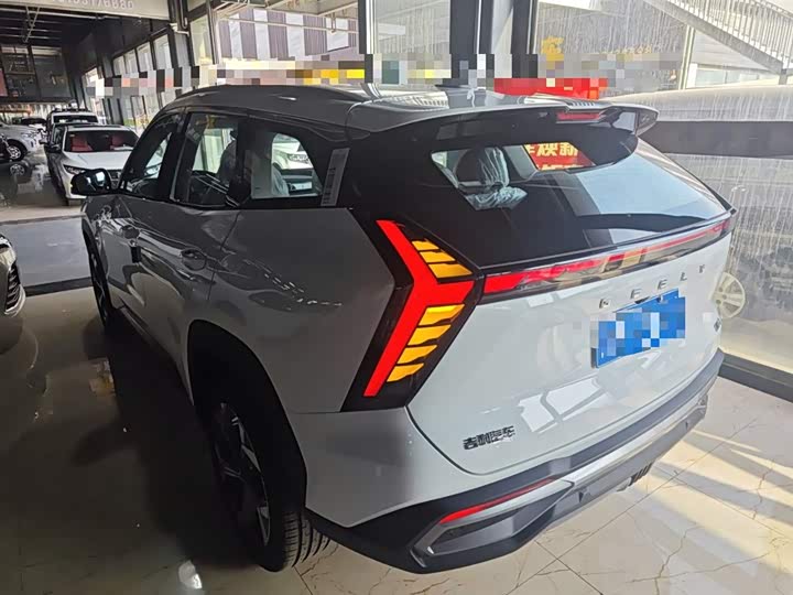 Фото 5 - Geely Atlas L