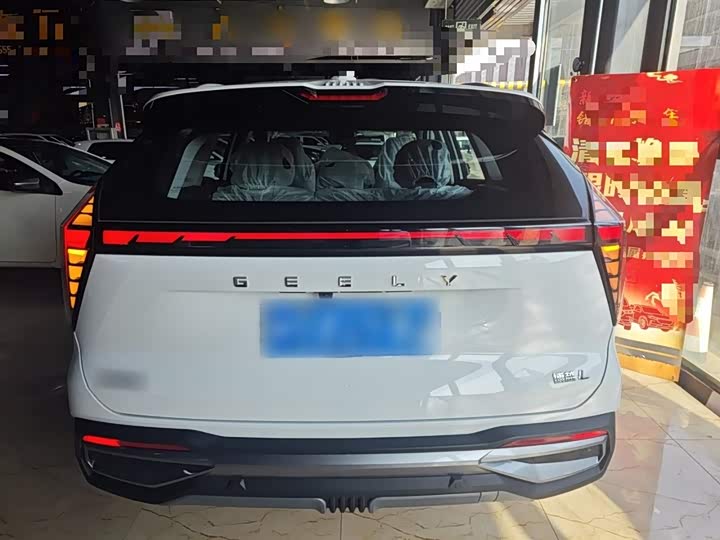 Фото 6 - Geely Atlas L