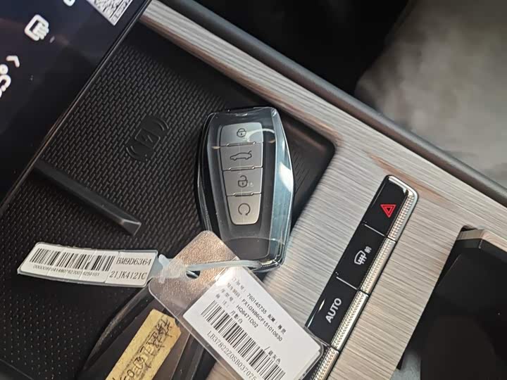 Фото 9 - Geely Atlas L