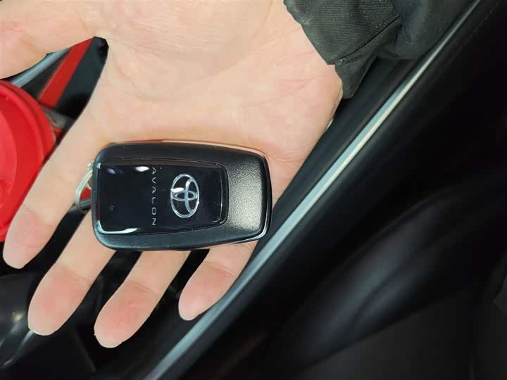 Фото 9 - Toyota Avalon