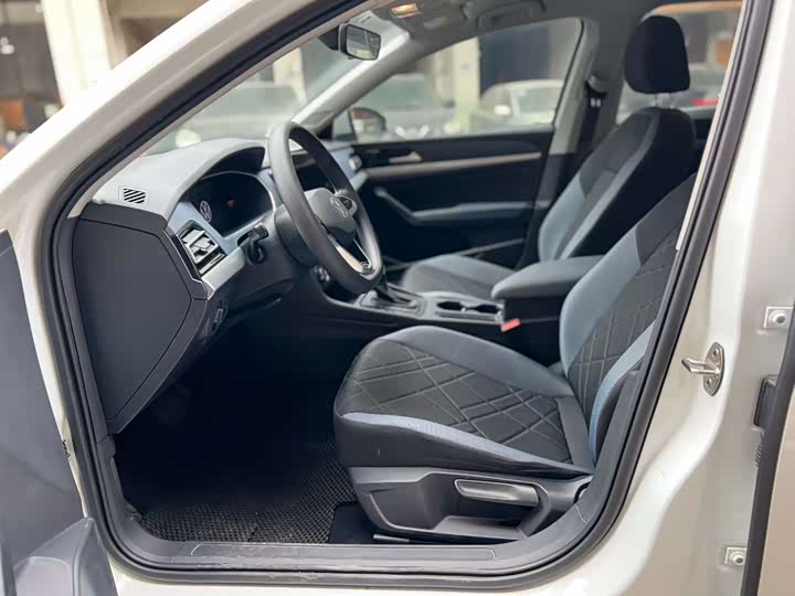 Фото 9 - Volkswagen Lavida