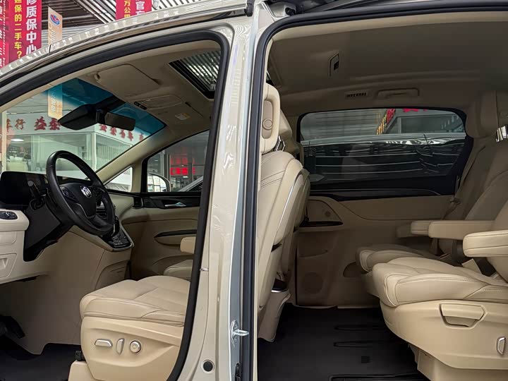 Фото 6 - Buick GL8 ES