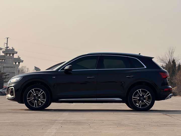 Фото 5 - Audi Q5L