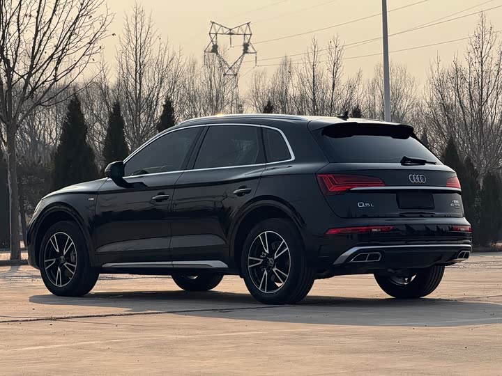 Фото 6 - Audi Q5L