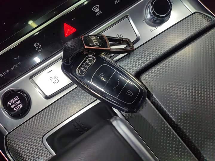 Фото 9 - Audi A6L