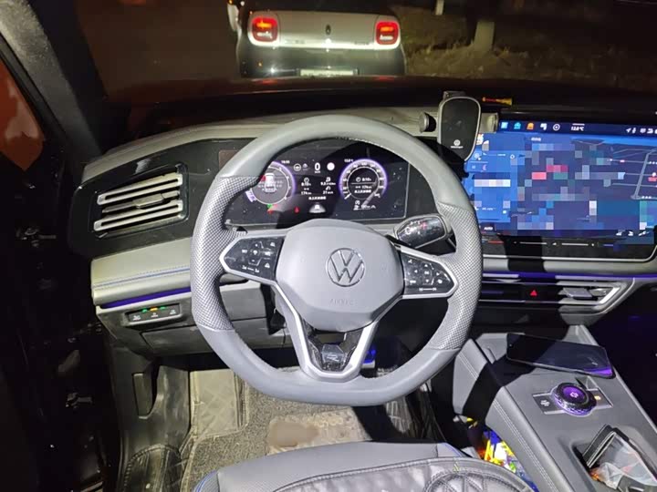 Фото 3 - Volkswagen Tiguan L Pro