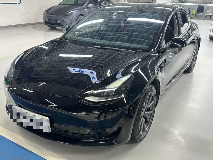 Фото 1 - Tesla Model 3
