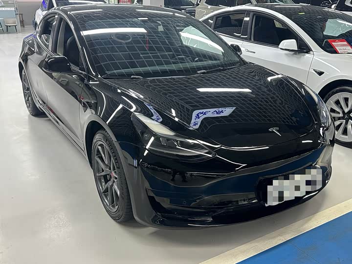 Фото 3 - Tesla Model 3