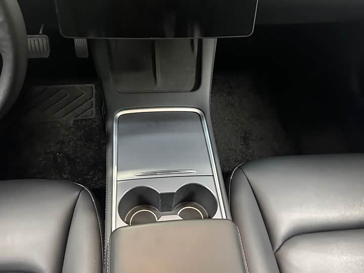 Фото 8 - Tesla Model 3