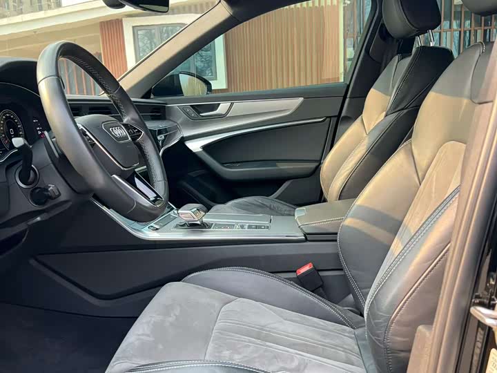 Фото 5 - Audi A6L