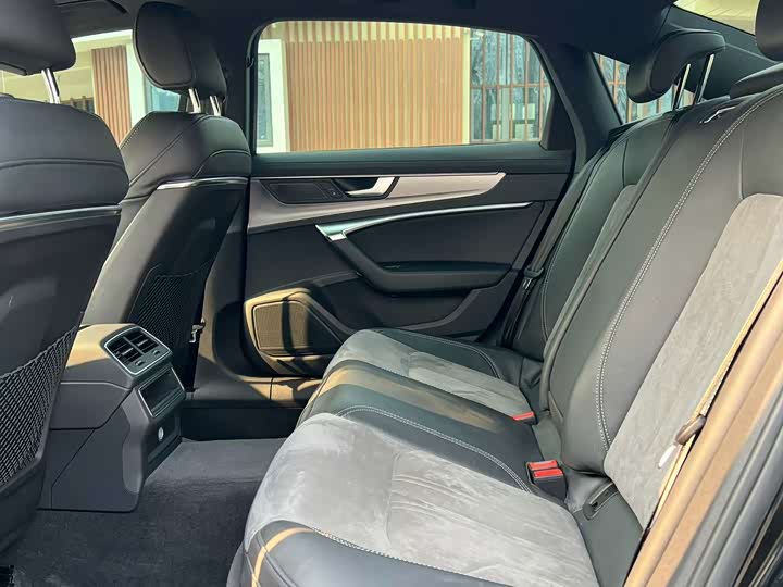 Фото 6 - Audi A6L