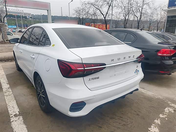 Фото 5 - Roewe i5