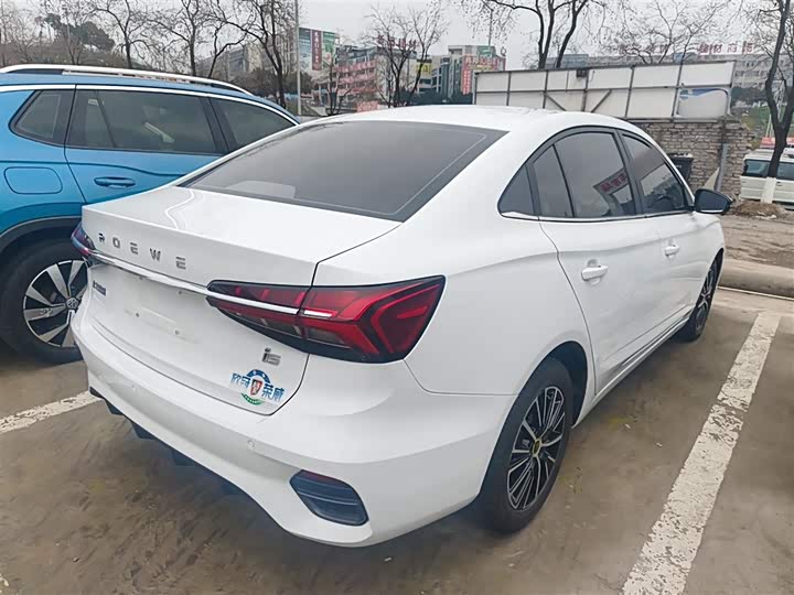 Фото 7 - Roewe i5