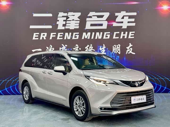 Фото 3 - Toyota Sienna