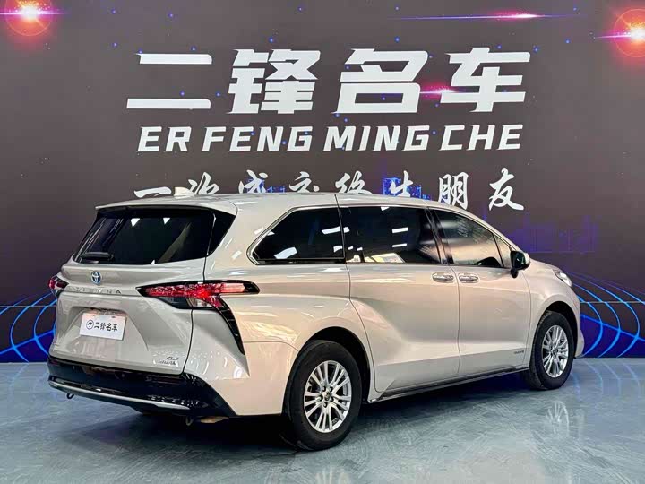 Фото 4 - Toyota Sienna