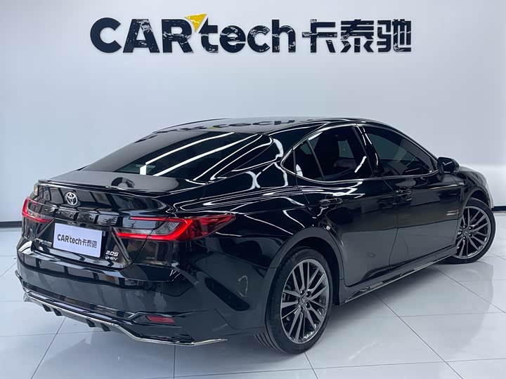 Фото 3 - Toyota Camry