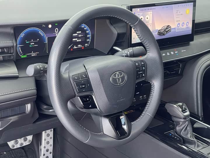 Фото 6 - Toyota Camry