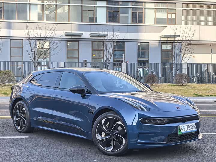 Фото 3 - Zeekr 001