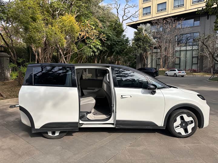 Фото 9 - BAIC Arcfox Kaola S