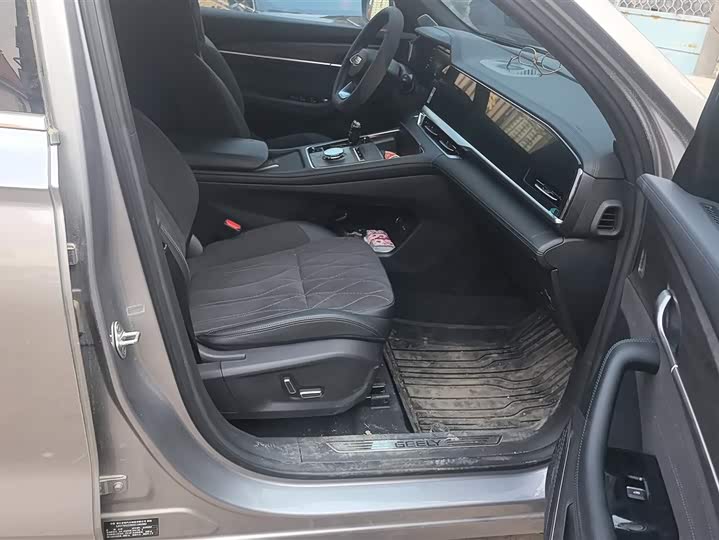 Фото 8 - Geely Monjaro