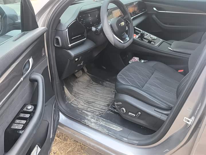 Фото 9 - Geely Monjaro