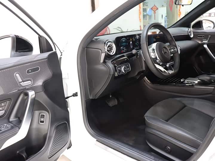 Фото 9 - Mercedes-Benz A-Class