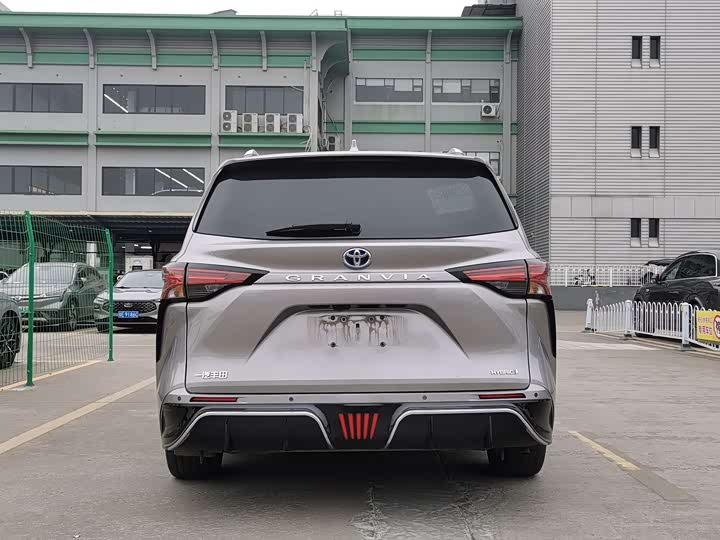 Фото 6 - Toyota Granvia